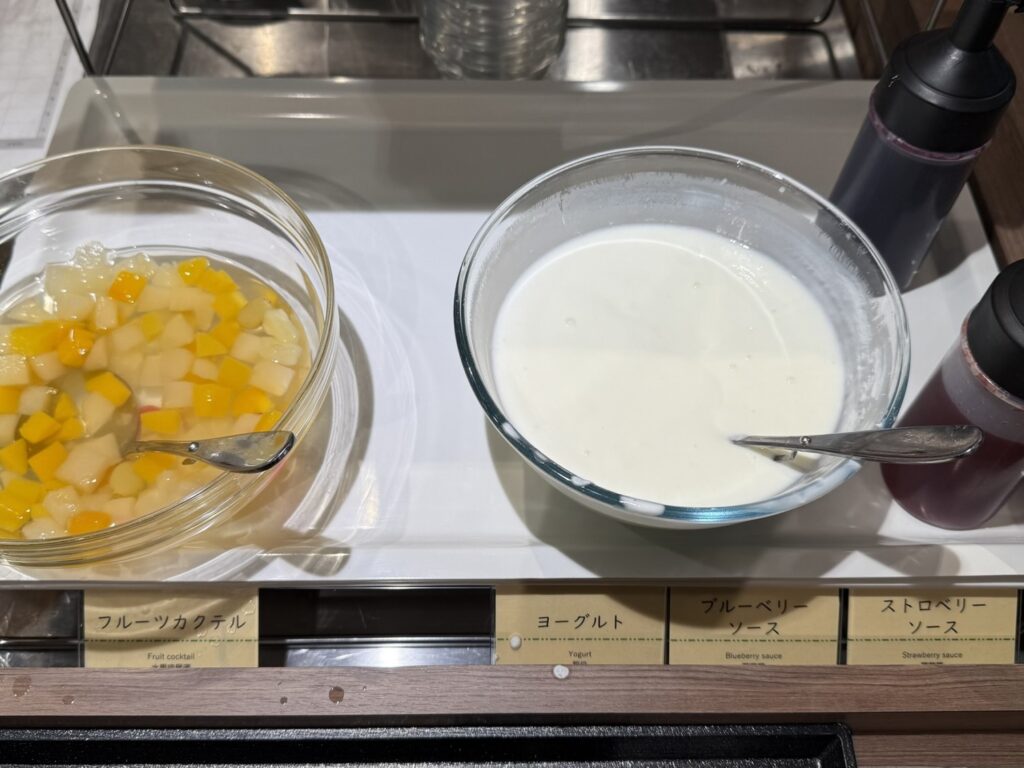 フルーツコンポートとミルク
