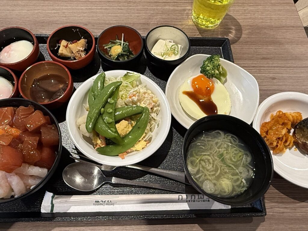 和定食スタイルの朝食