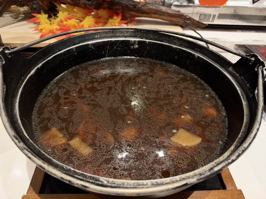鉄鍋で提供されていた田舎煮