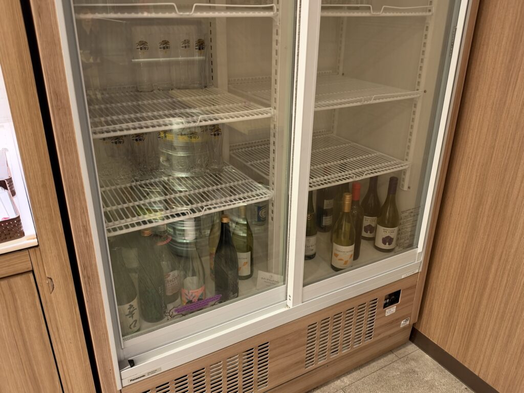 日本酒などのお酒が入った冷蔵庫
