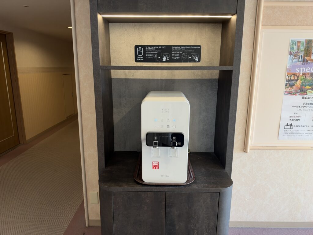 エレベーター前のウォーターサーバー