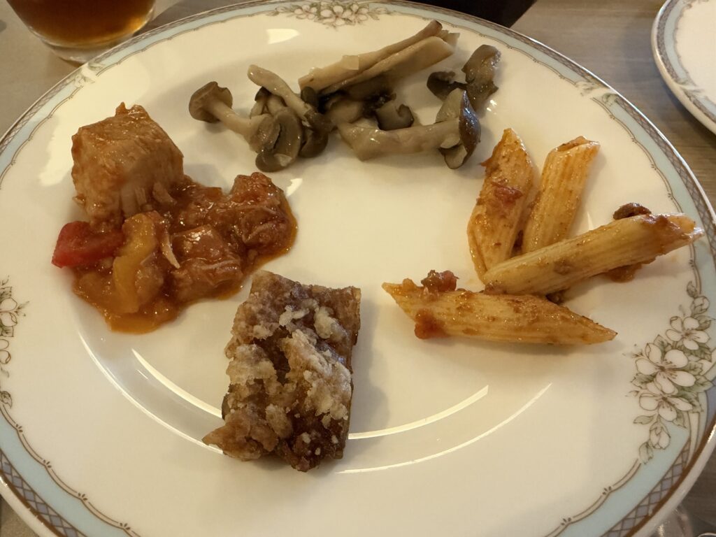 メルキュール長野松代リゾート&スパの朝食ビュッフェの揚げ物プレート