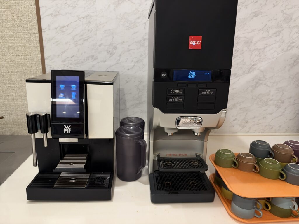 メルキュール長野松代リゾート&スパの朝食会場のコーヒーマシン