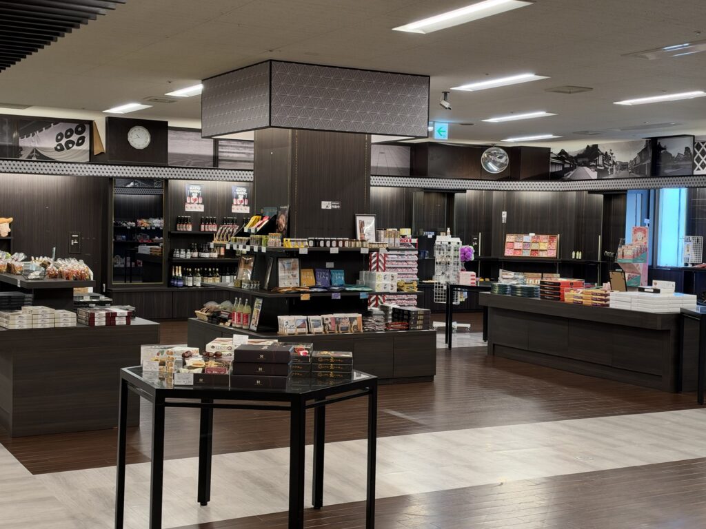 1Fのショップの店内