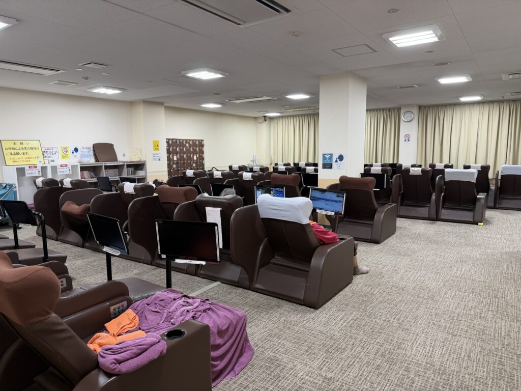 リクライニングチェアの休憩室