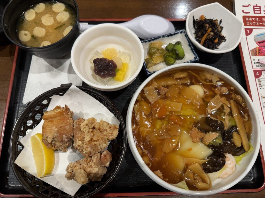 あんかけ丼と唐揚げの定食