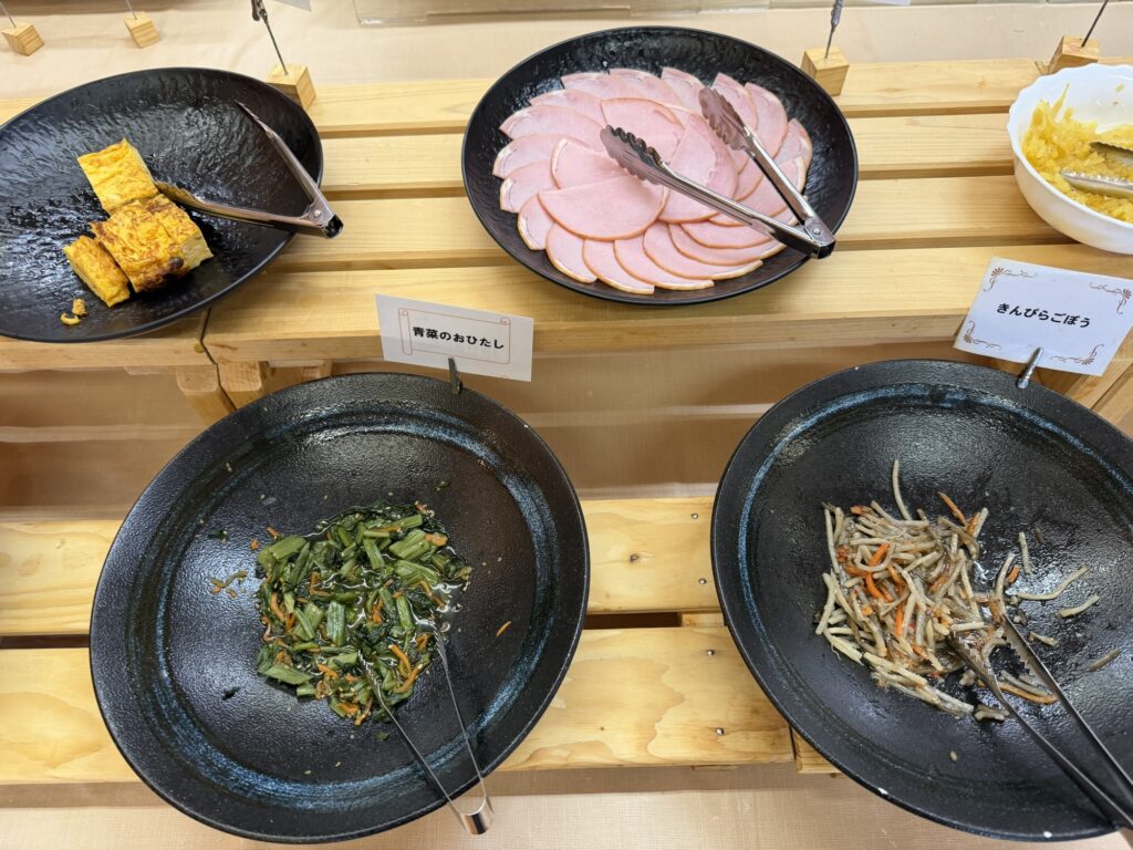 ハムや玉子焼きなどの小鉢