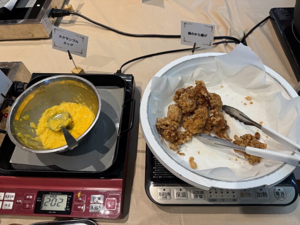スクランブルエッグと揚げ物