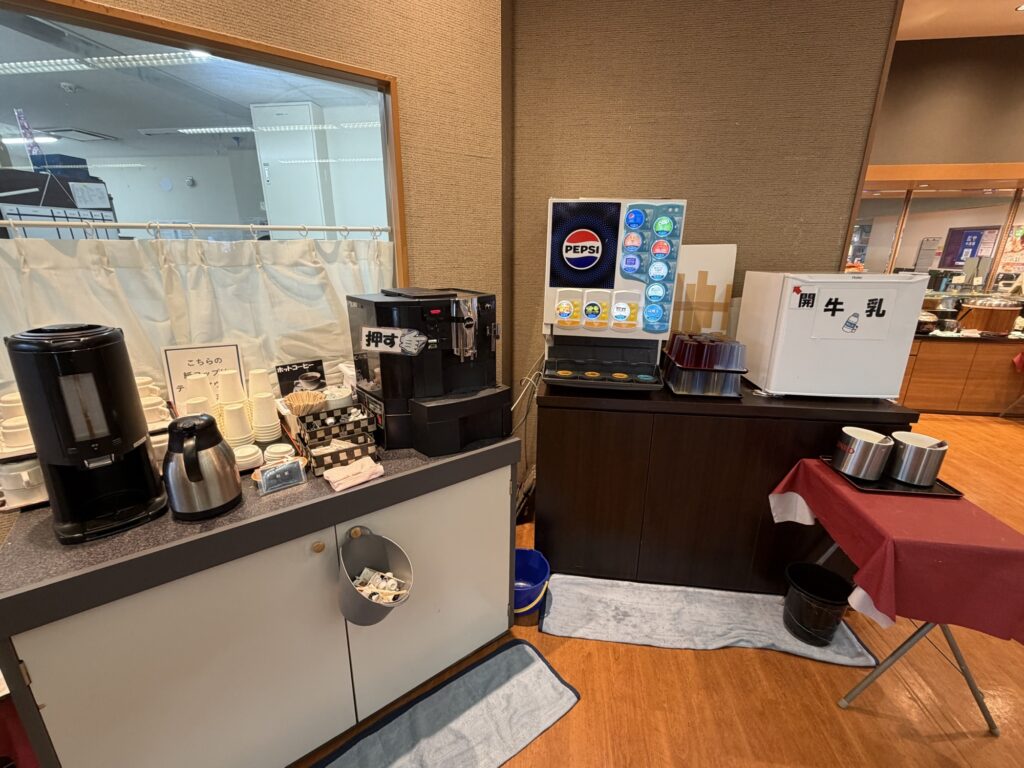 朝食会場のドリンクコーナー