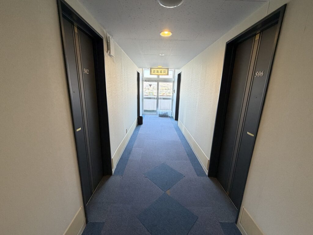 客室フロアの廊下