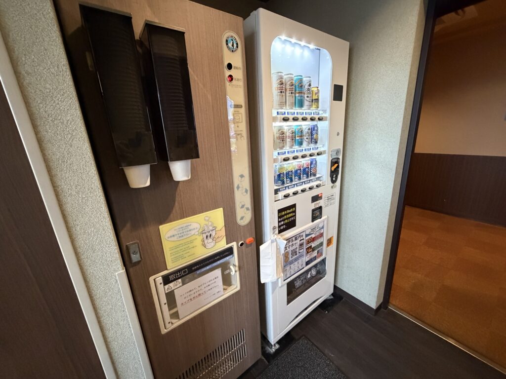 製氷機とお酒の自動販売機